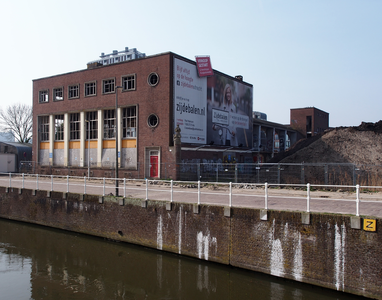 830001 Gezicht op het voormalige gebouw van Bakkerij Lubro (Quality Bakers, Hogenoord 1) te Utrecht, kort voor de start ...